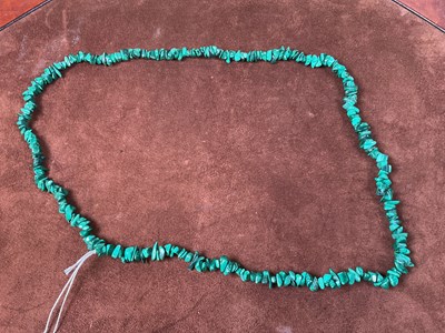 Lot 341 - A rough cut malachite necklace, length 80cm.