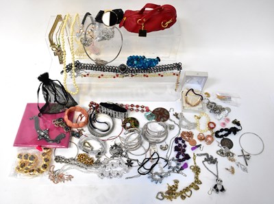 Lot 1262 - A quantity of costume jewellery to include...