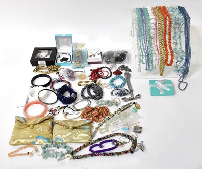 Lot 1255 - A quantity of costume jewellery to include...