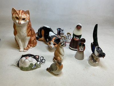 Lot 238 - A collection of ceramic cats and animals...