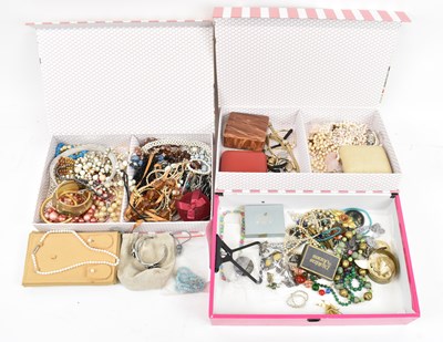 Lot 662 - A quantity of costume jewellery including...