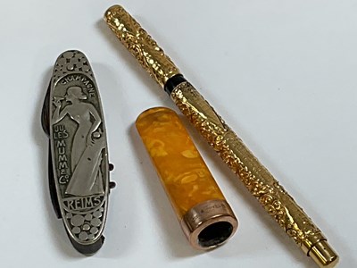 Lot 18 - A vintage pocket knife and corkscrew marked...