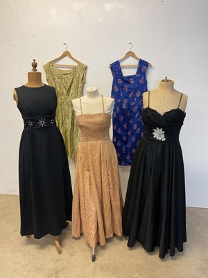 Lot 98 - Vintage evening dresses including a 1950s lace...