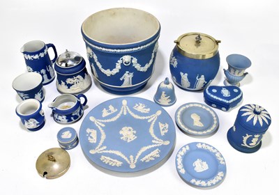 Lot 573 - WEDGWOOD; a group of blue jasperware and jasper dip