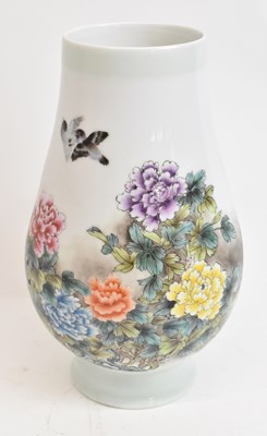 Lot 451 - A modern Chinese vase decorated with birds...