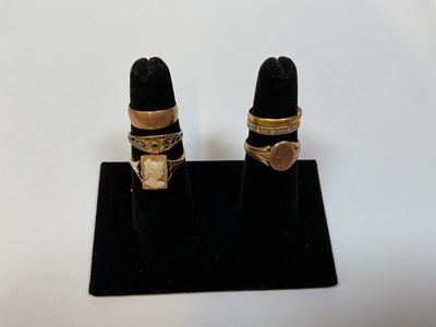 Lot 319 - Six various 9ct gold and yellow metal rings,...