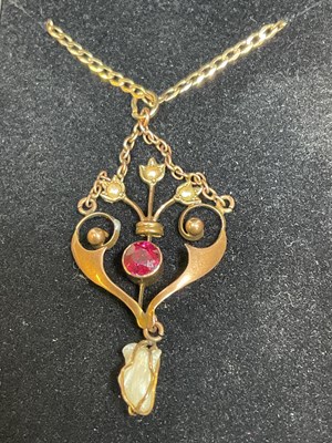 Lot 110 - An Edwardian Art Nouveau 9ct rose gold garnet...