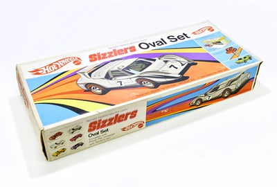 Lot 53 - HOTWHEELS; a Sizzlers oval set, to include the...