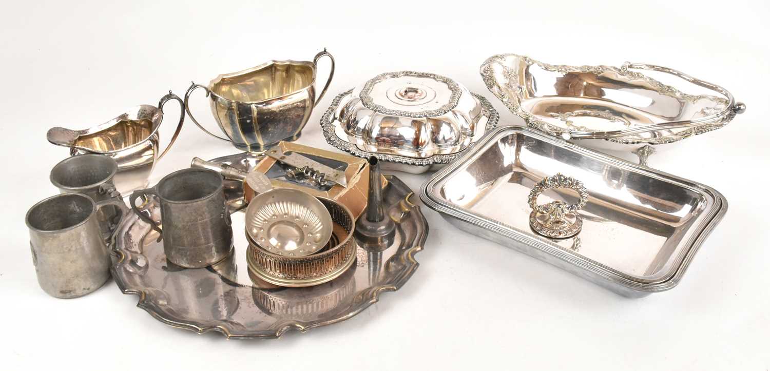 Lot 527 - A small collection of electroplated items to...