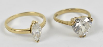 Lot 635 - A 9ct yellow gold lady's dress ring set with...