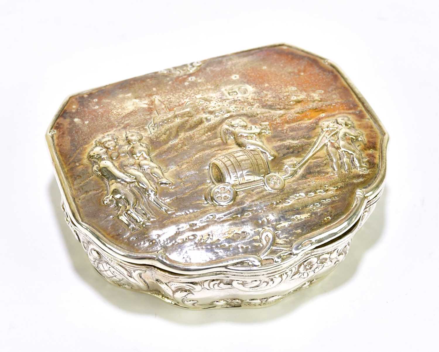 Lot 578 - A Continental silver snuff box with repousse...