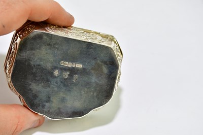 Lot 578 - A Continental silver snuff box with repousse...