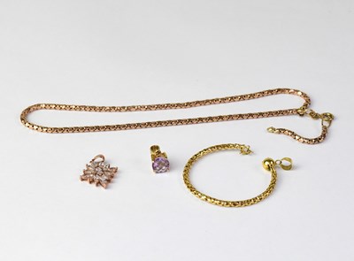 Lot 1221 - A 9ct yellow gold chain (af), a 9ct yellow...