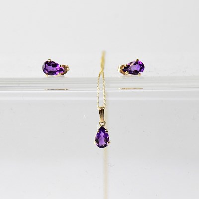 Lot 1220 - A 9ct yellow gold chain with teardrop amethyst...
