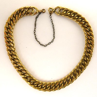 Lot 1034 - A 9ct gold flat curb bracelet with safety...