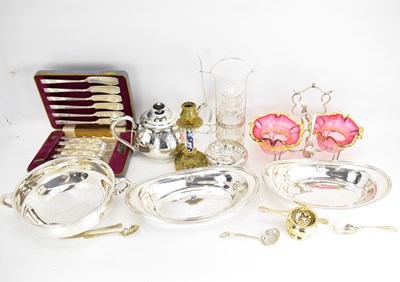 Lot 712 - Various items of silver plate to include...