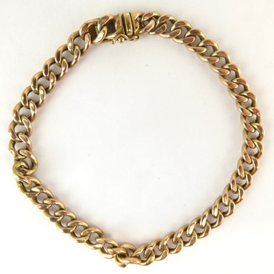 Lot 1037 - A 9ct gold curb link bracelet with box safety...