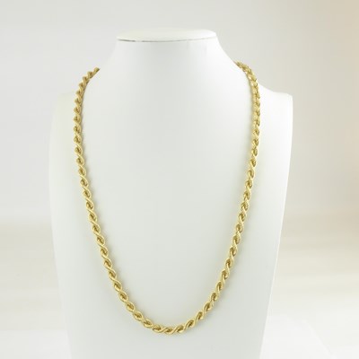 Lot 1148 - A 9ct gold rope twist necklace with box safety...