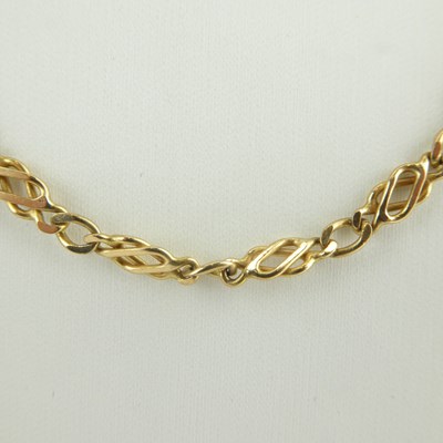 Lot 1144 - A 9ct gold crossover oval link necklace with...