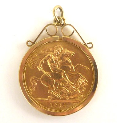 Lot 1092 - An Elizabeth II full sovereign 1974, George...