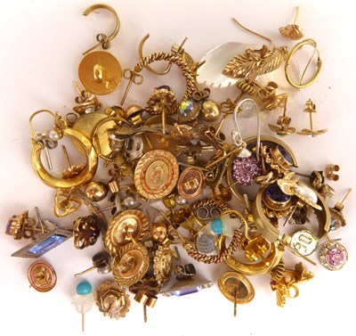 Lot 1194 - Various 9ct gold and other earrings.