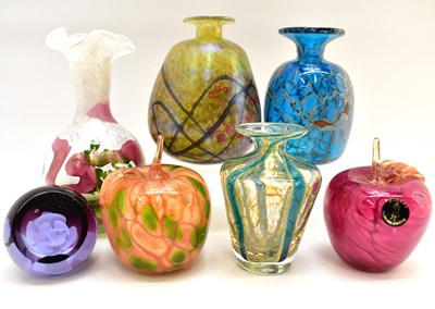 Lot 305 - Seven pieces of coloured art glassware,...