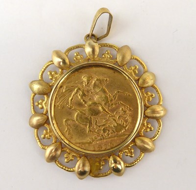 Lot 1090 - An Edward VII full sovereign 1910 in a 9ct...