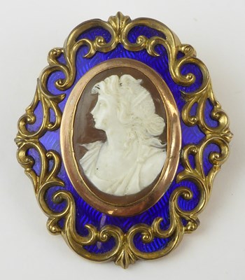 Lot 1072 - A Victorian yellow metal brooch with central...
