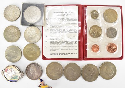 Lot 826 - A Victorian 1887 silver crown, Jubilee head, a...