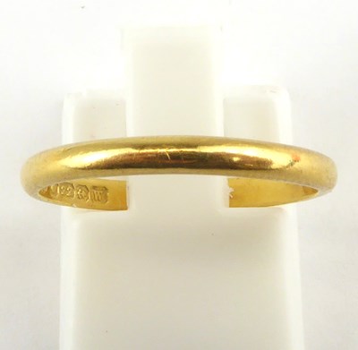 Lot 925 - A 22ct gold wedding band, size M, approx. 2.3g.