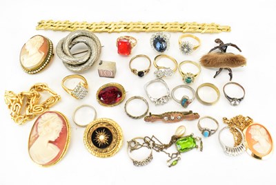 Lot 1264 - A quantity of vintage and antique costume...