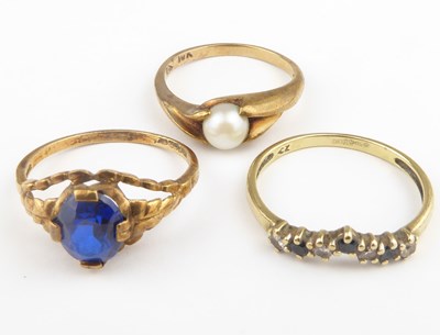Lot 983 - Three 9ct gold dress rings comprising one with...