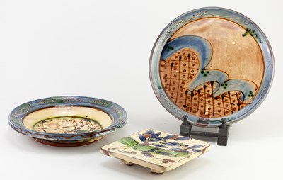 Lot 610 - NIEK HOOGLAND (born 1953); a slip decorated...