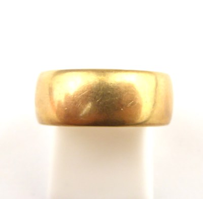 Lot 876 - An 18ct gold wide wedding band with split...