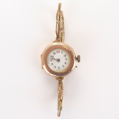Lot 1326 - A ladies' vintage 9ct gold wristwatch, the...