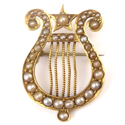 Lot 1059 - A Victorian 18ct gold brooch in the form of a...