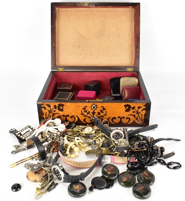 Lot 1245 - Various items of vintage and antique costume...