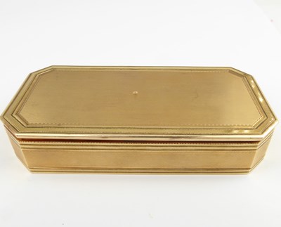 Lot 1201 - A Continental 18ct gold octagonal snuffbox,...