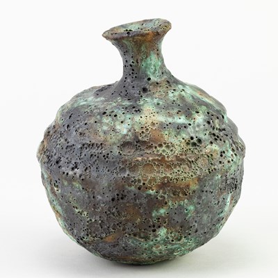 Lot 59 - AKI MORIUCHI (born 1947); a globular stoneware...