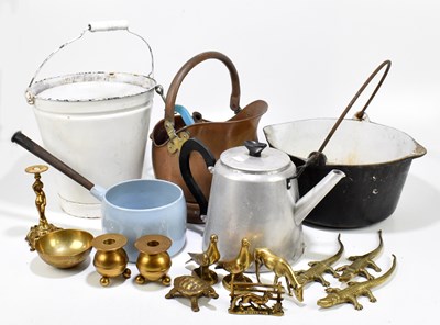 Lot 313 - An assortment of metalware