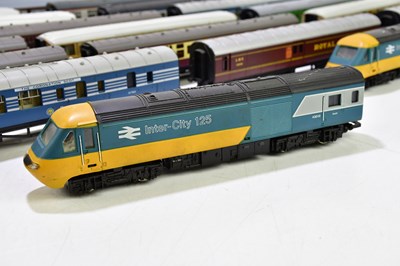 Lot 217 - HORNBY; a collection of OO gauge carriages...