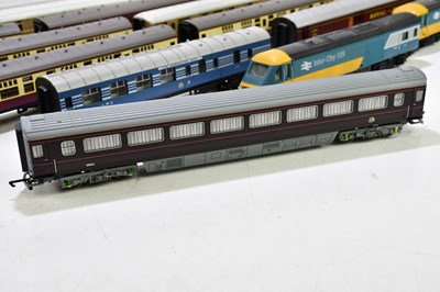 Lot 217 - HORNBY; a collection of OO gauge carriages...