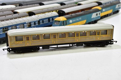 Lot 217 - HORNBY; a collection of OO gauge carriages...