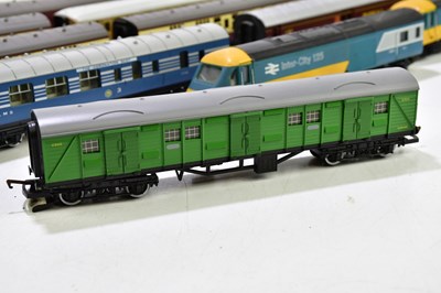 Lot 217 - HORNBY; a collection of OO gauge carriages...