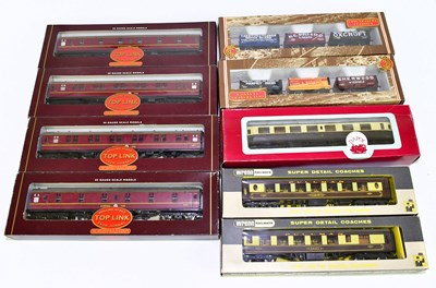 Lot 167 - WRENN; two boxed OO-HO gauge carriages...