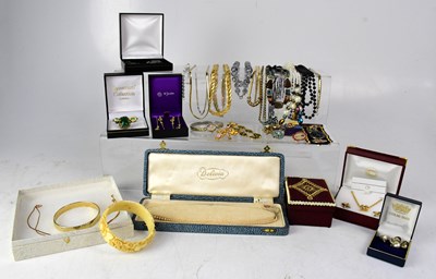 Lot 1243 - A quantity of costume jewellery including...