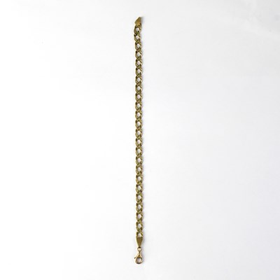 Lot 1040 - A 9ct yellow gold curb link bracelet, length...