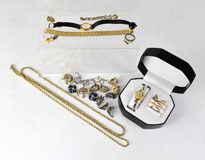 Lot 1244 - A small group of costume jewellery including a...