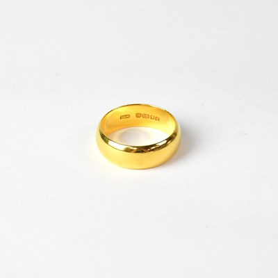 Lot 861 - A 22ct yellow gold wedding band, size N,...