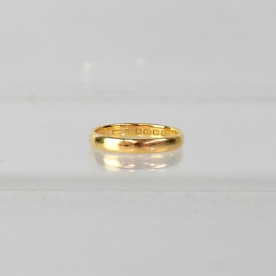 Lot 884 - A 22ct yellow gold wedding band, size M,...